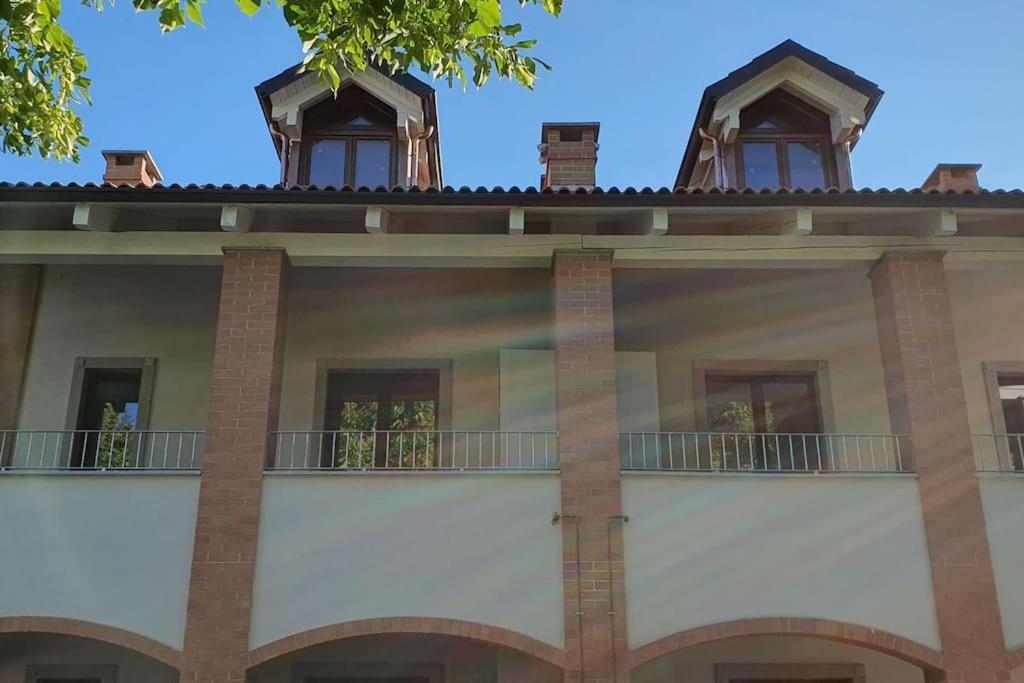 Charming 2.5Room Flat In Center Of Монфорте-д'Альба Экстерьер фото